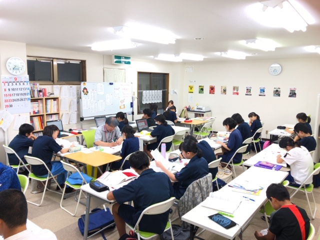 真剣に頑張っています。【まつがく村井教室】